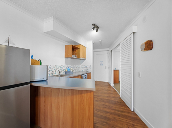 Private kitchen 4, Beachside Retreat in Urangan Mantra Resort, Hervey Bay - Pt A
