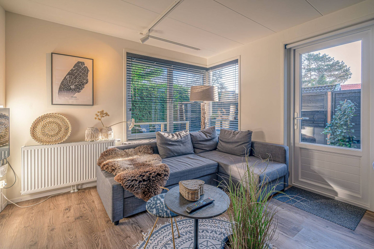 Living room 4, Charming Holiday Home for 2 People, Texel