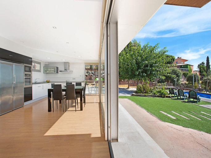 3, Villa in Costa Brava Near Cala Canyelles Beach, Girona