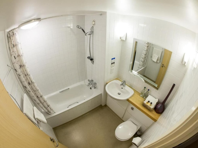 Bathroom 3, The Worlds End, Northamptonshire