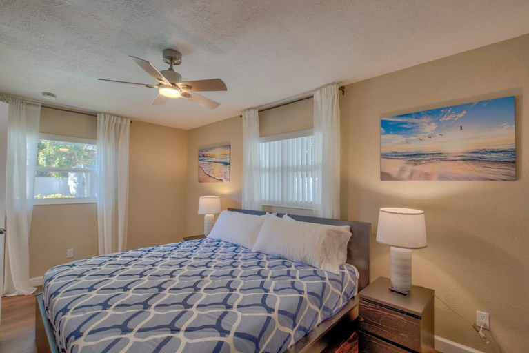Room 2, Sunny Escape-heated Pool, Pinellas