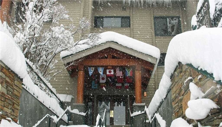 Exterior 3, Snow Flower 068 3 Bedroom Condo by RedAwning, Summit
