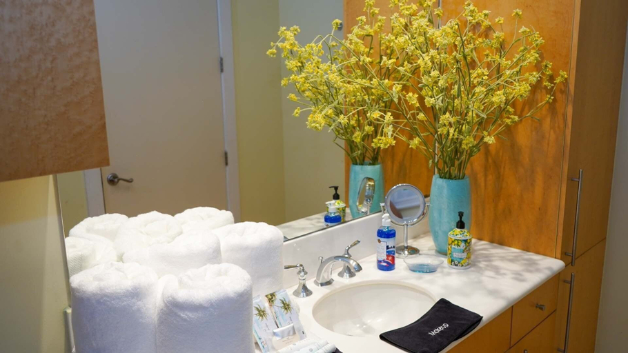 Bathroom 2, Penthouse Jr Unrivaled Luxury Insane Views 3 Bedroom Apts, Cameron