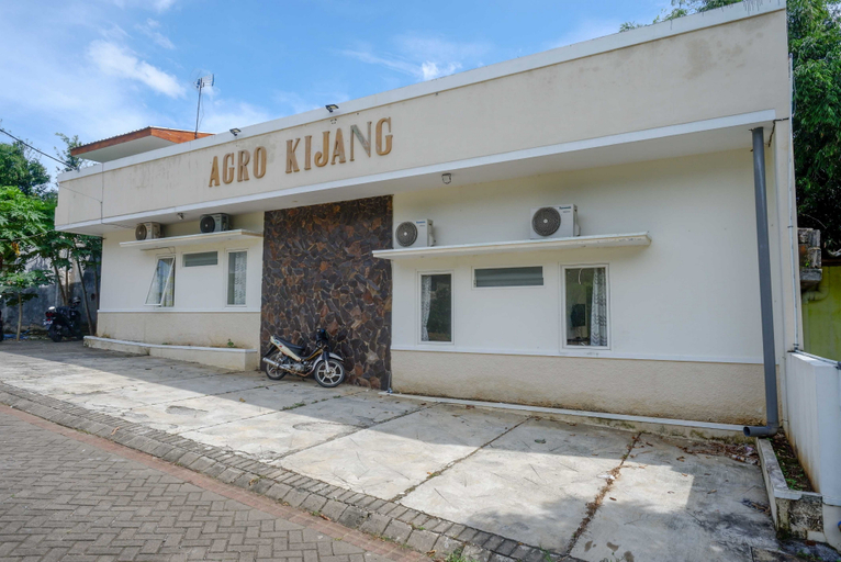 Exterior & Views 2, RedDoorz @ Karangploso 2, Malang