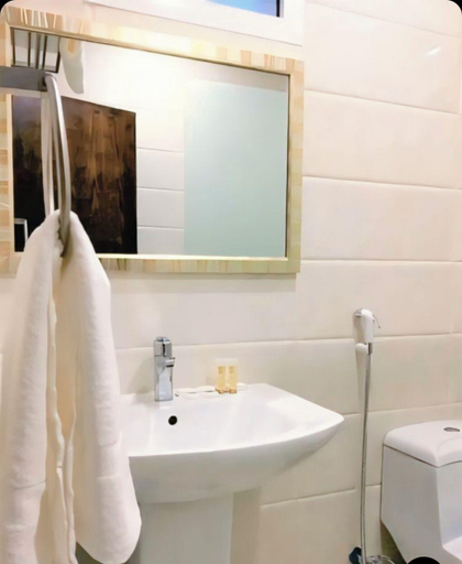 Bathroom 4, Towlan Al Rawdah Serviced Apartments, Riyadh