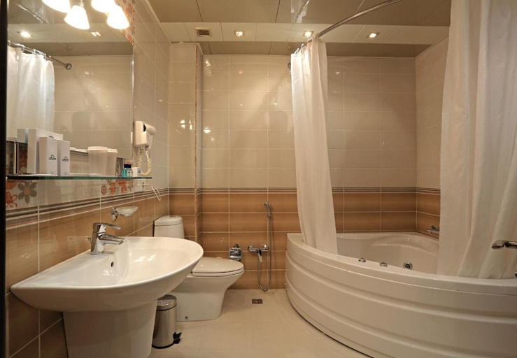 Bathroom 3, Days Hotel by Wyndham Baku, Baku