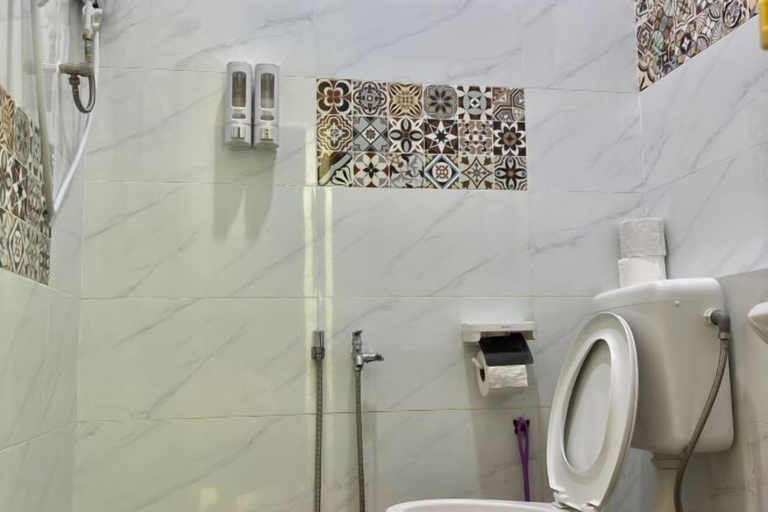 Bathroom 2, Auguri Bercham Landed 6BR Karaoke Set BBQ, Kinta