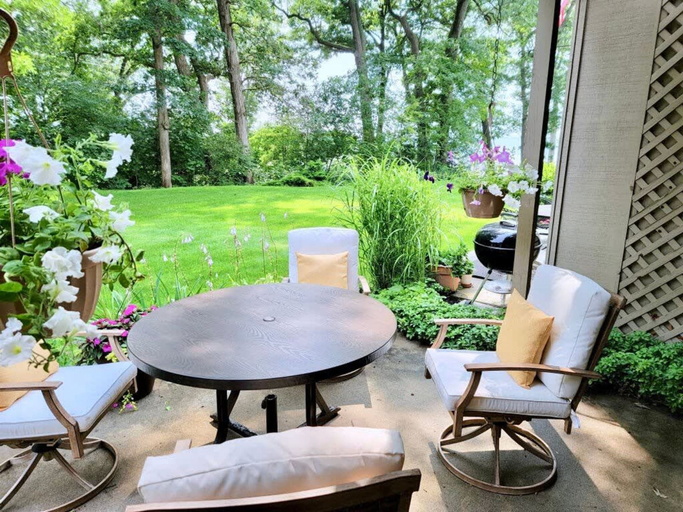 Garden, Charming Bayview - Downtown Condo With Pool, Allegan