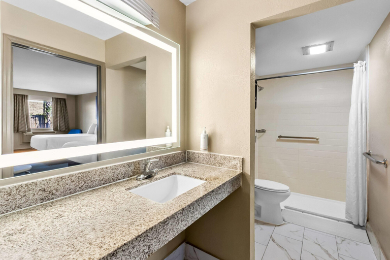 Bathroom 4, Days Inn by Wyndham Goose Creek, Berkeley