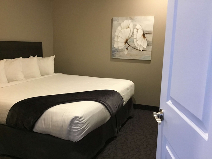 Bedroom 3, Villa Inn & Suites, SureStay Collection by Best Western, Cochrane