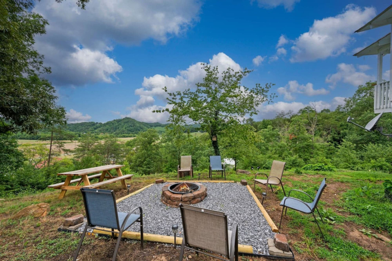 Room 2, Smoky Mountain Cabin With Stunning Views, Sevier