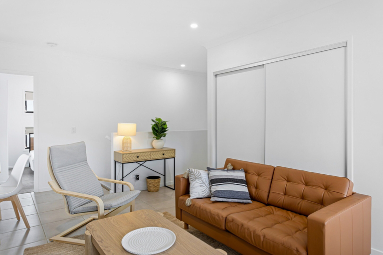 Living area, Riverside 3-bed Home With Study Nook and BBQ, Dakabin-Kallangur-M. Downs