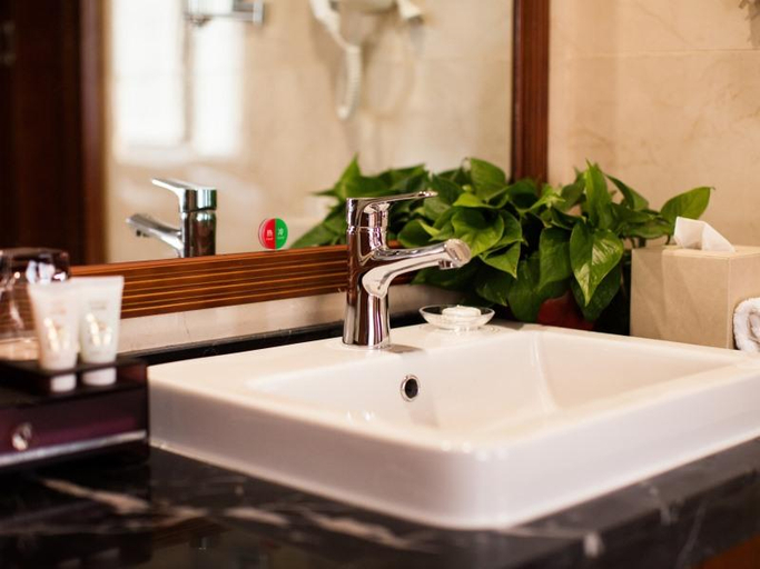 Bathroom, GreenTree Eastern Bozhou Jingwan Wealth Centre Hotel, Bozhou