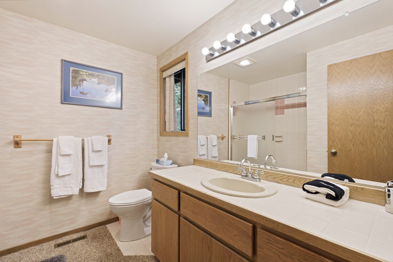 Bathroom 4, Blue Goose 16 4 Bedroom Home, Deschutes
