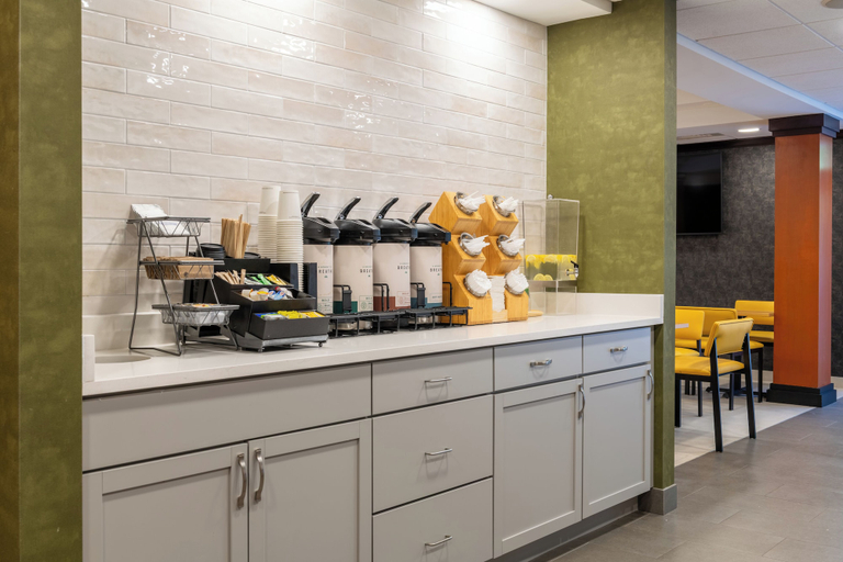 Food & Drinks 5, Fairfield Inn & Suites by Marriott Hooksett, Merrimack