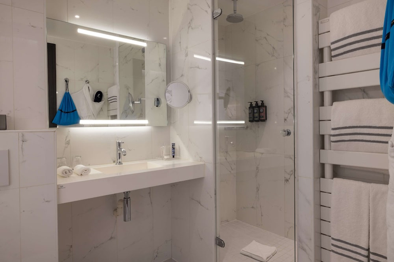 Bathroom 4, Hôtel Edouard 7 Paris Opéra, Paris