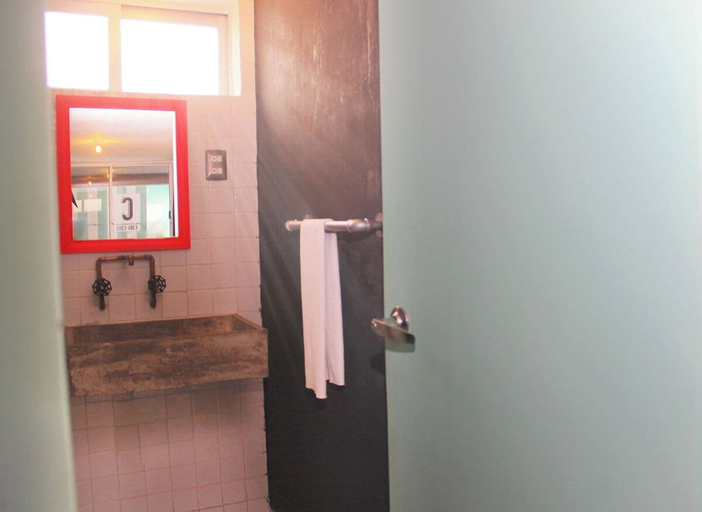 Bathroom 4, Mas Basico Hotel, Veracruz