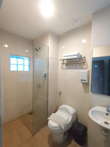 Bathroom 3, De Wahyu Hotel and Convention, Malang