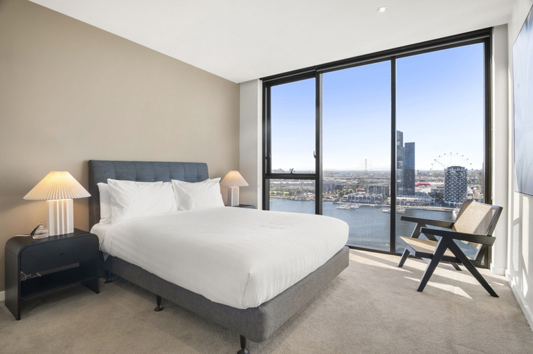 Room 2, Stunning 2-bed Apartment With Water Views, Melbourne