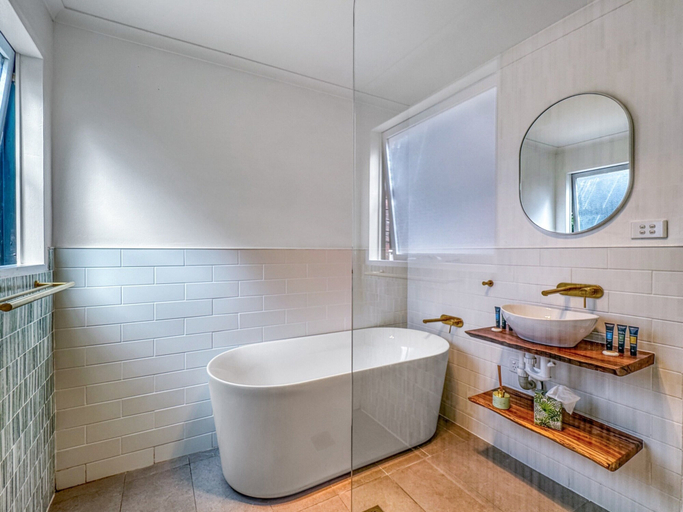 Bathroom 5, Spacious 2-bed Townhouse With BBQ, Eurobodalla