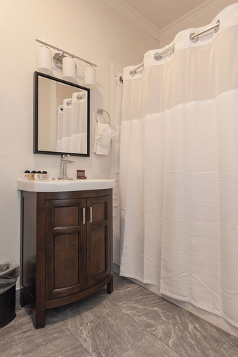 Bathroom 5, The Carriage House on St. Charles, Orleans