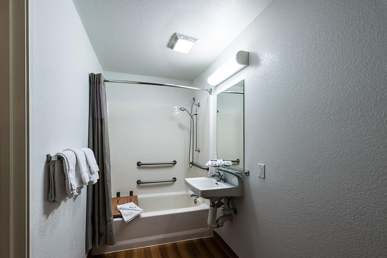 Bathroom 3, Motel 6 Sparks, NV - Airport - Sparks, Washoe