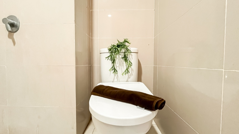 Bathroom 5, Relax Studio Room Apartment at B Residence By Travelio, Tangerang Selatan