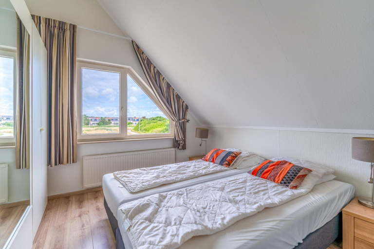 Room 4, Charming villa with sauna on the water, Texel