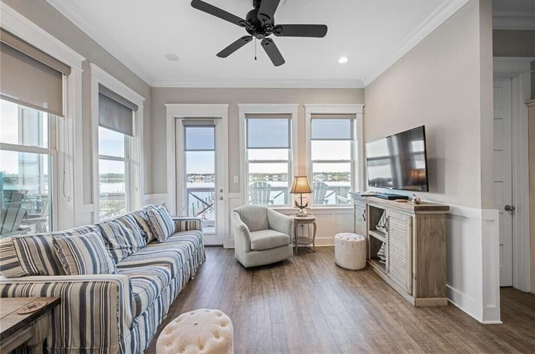 Living area 2, Laguna Paradise, Baldwin