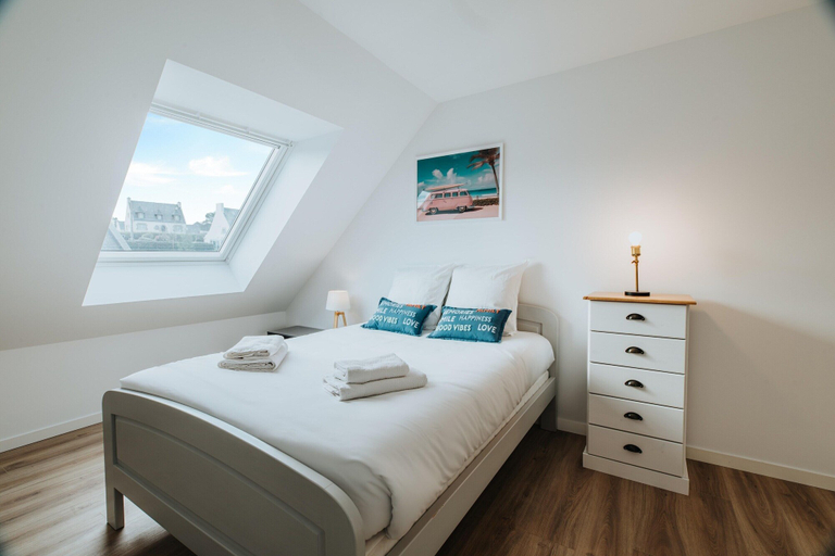 Room 3, Holiday Home Just 350 m From the Long Sandy Beach, Finistère