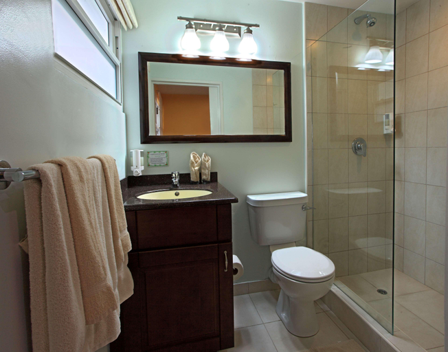 Bathroom 4, Coconut Court Beach
