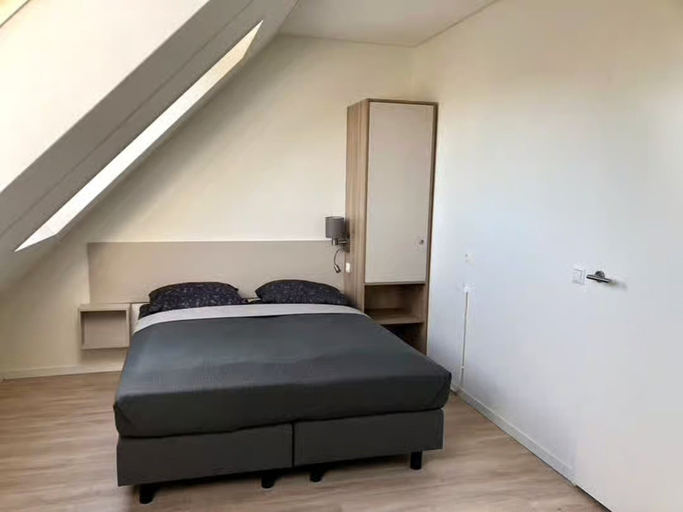 Room 5, Beautiful Lodge for 5-person Near the Beach, Veere