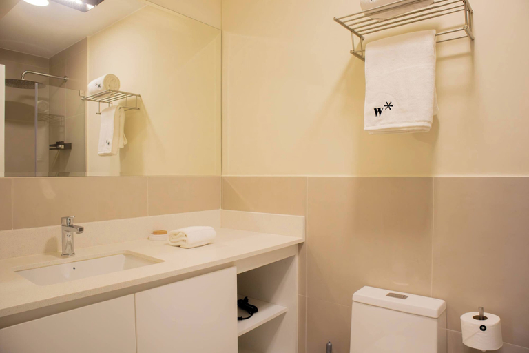 Room 4, w Enchanting 2BR w Balcony Near Kennedy Park, Lima