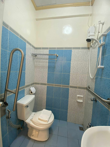 Bathroom 5, EDUARDO'S RESORT, Calapan City