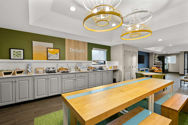 Food & Drinks 5, Spark by Hilton Tifton, Tift