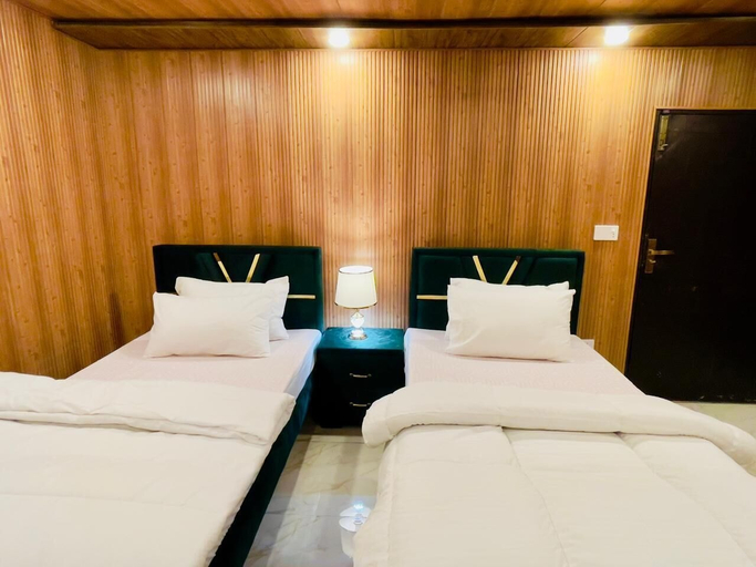 Room 5, Hotel Five Rivers Airport Road, Lahore