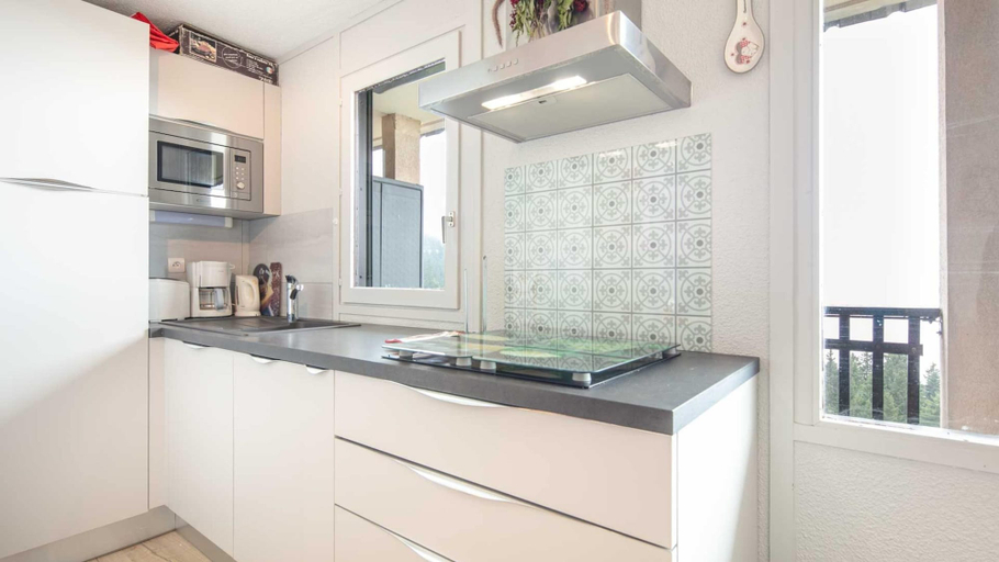 Private kitchen 2, Valley-view Apartment in Chamrousse, Isère