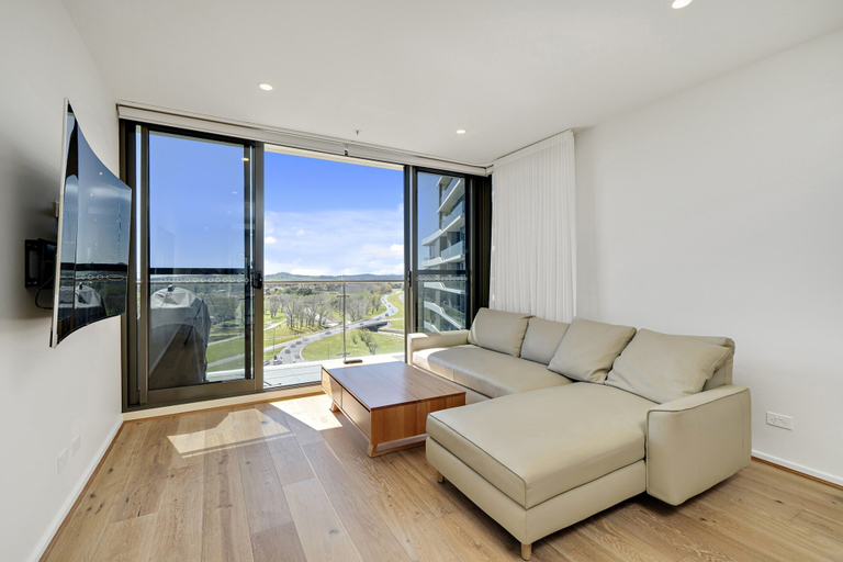 Others 5, Modern 1-bed Apartment With Parking, Canberra