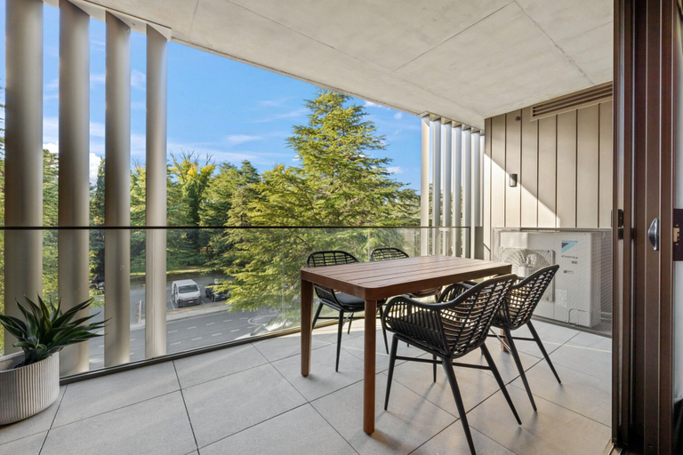 Balcony 4, Luxe 2-bed Inner-city Abode With Alfresco Dining, Canberra