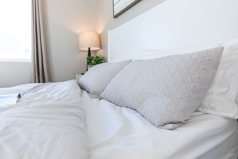 Room 2, Shanah's Vacation Rentals, Kern