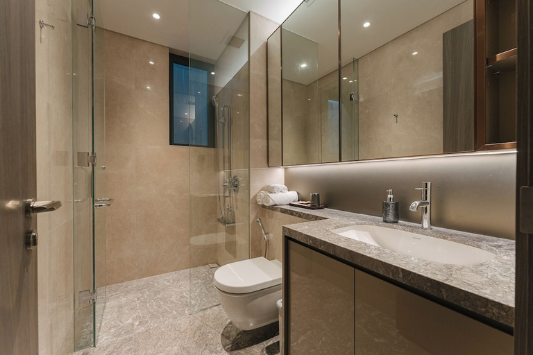 Bathroom 4, Bluesky MarQ Luxury Vacation, District 1