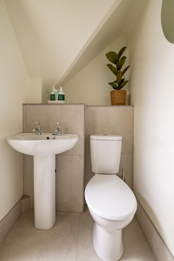 Bathroom 3, Magnolia Cottage, Gloucestershire