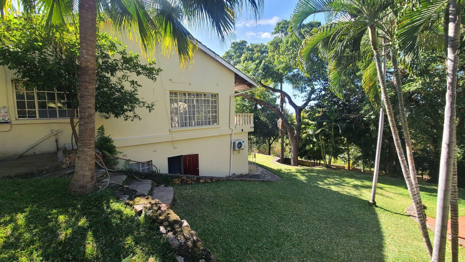 Exterior 2, Charming 3 Bedroom Guesthouse - 2300, Kariba