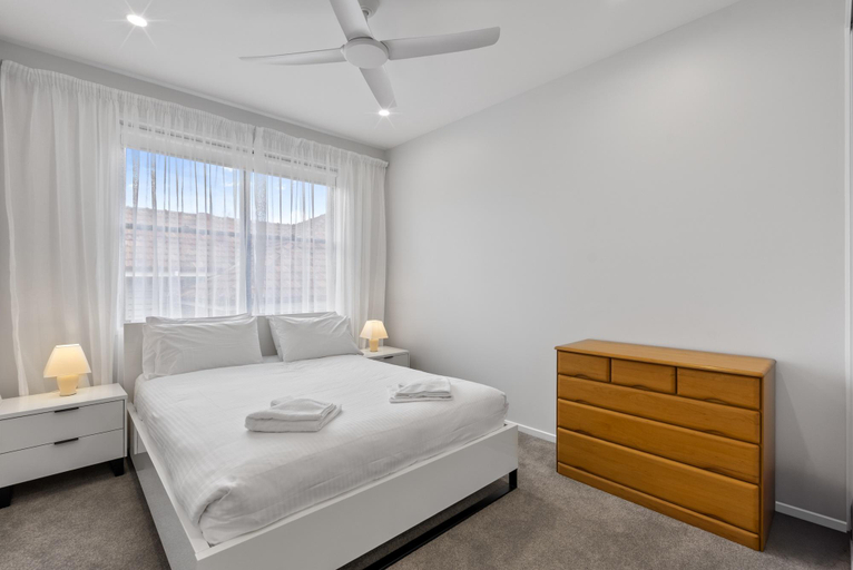 Bedroom 4, Spacious 3-Bed Clayfield House with Patio and BBQ, Clayfield