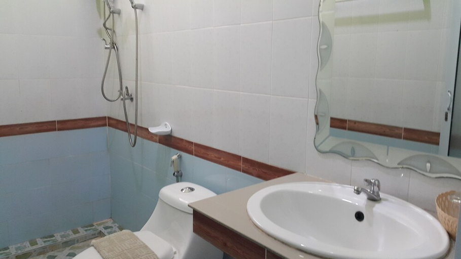 Bathroom 3, Garden House Resort, Muang Surat Thani
