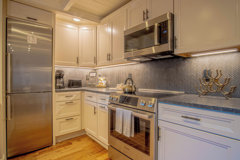 Private kitchen 5, Atelier Alpine - Modern 2BD Condo W/baldy Views, Blaine