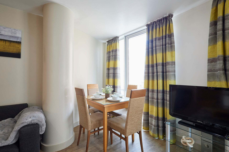 Room 2, Host Stay 103 Hatton Garden, Sefton