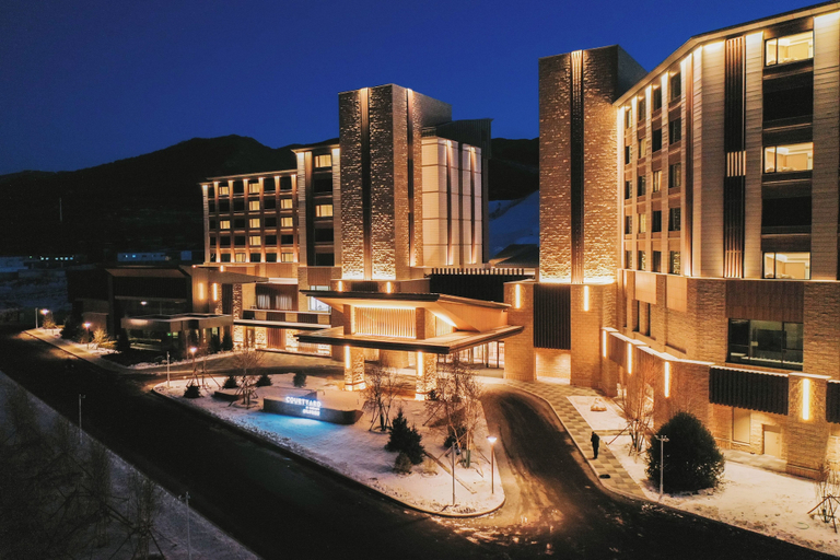 Exterior & Views