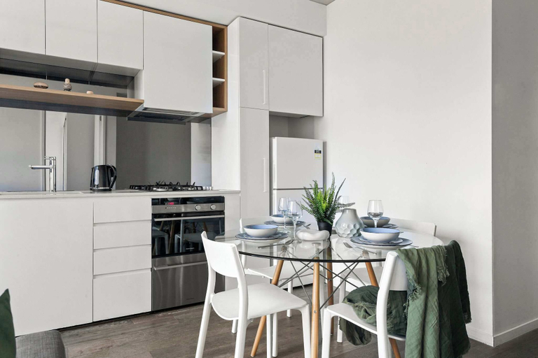 Interior 2, Pet-friendly Stylish 2BR Apt, Panoramic City Views, Melbourne