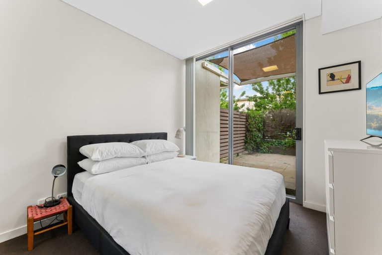 Room 4, Tranquil 1-bed Apartment With Courtyard, Pool, BBQ, Canberra